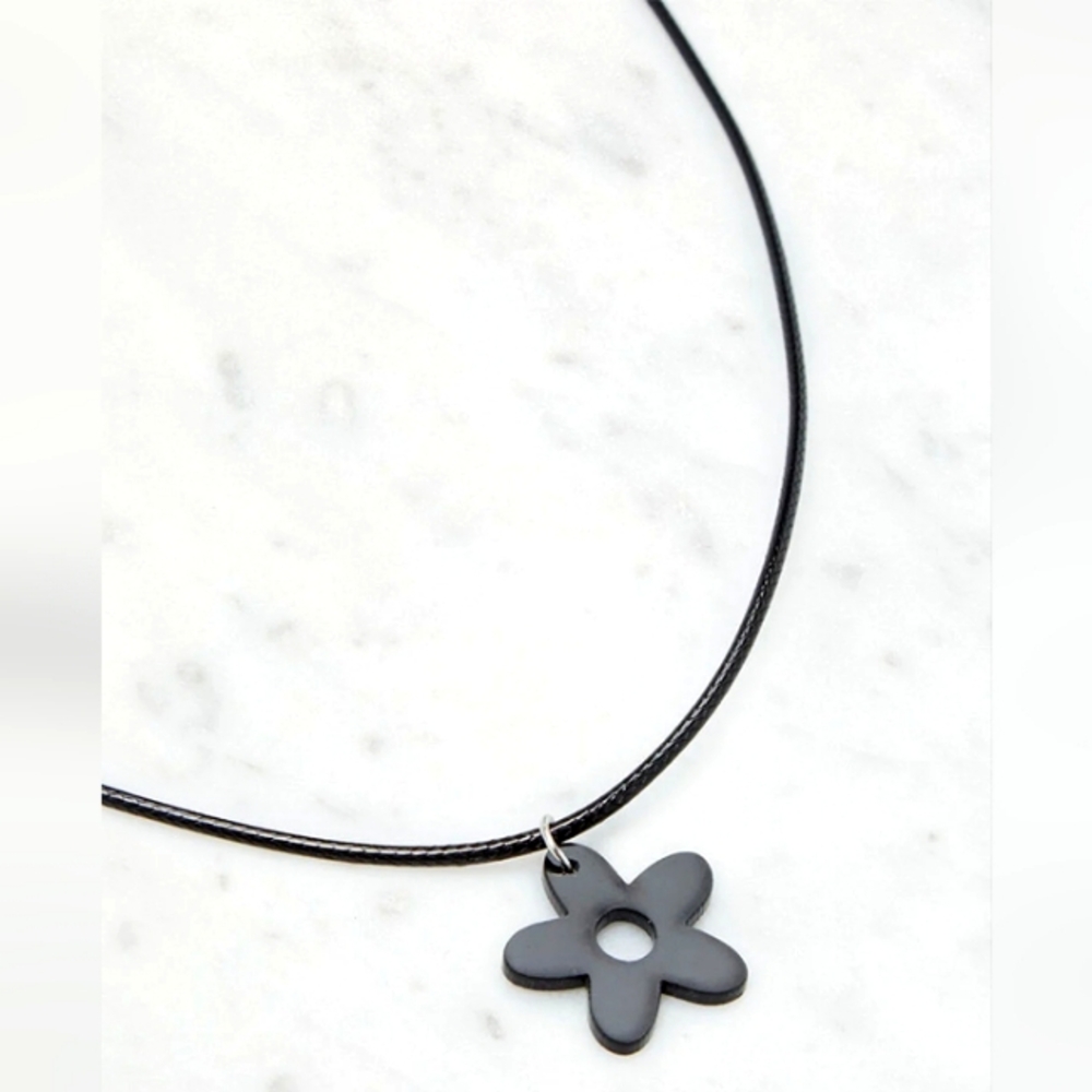 Flower Cord Necklace by LA Hearts, OneSize, Black.